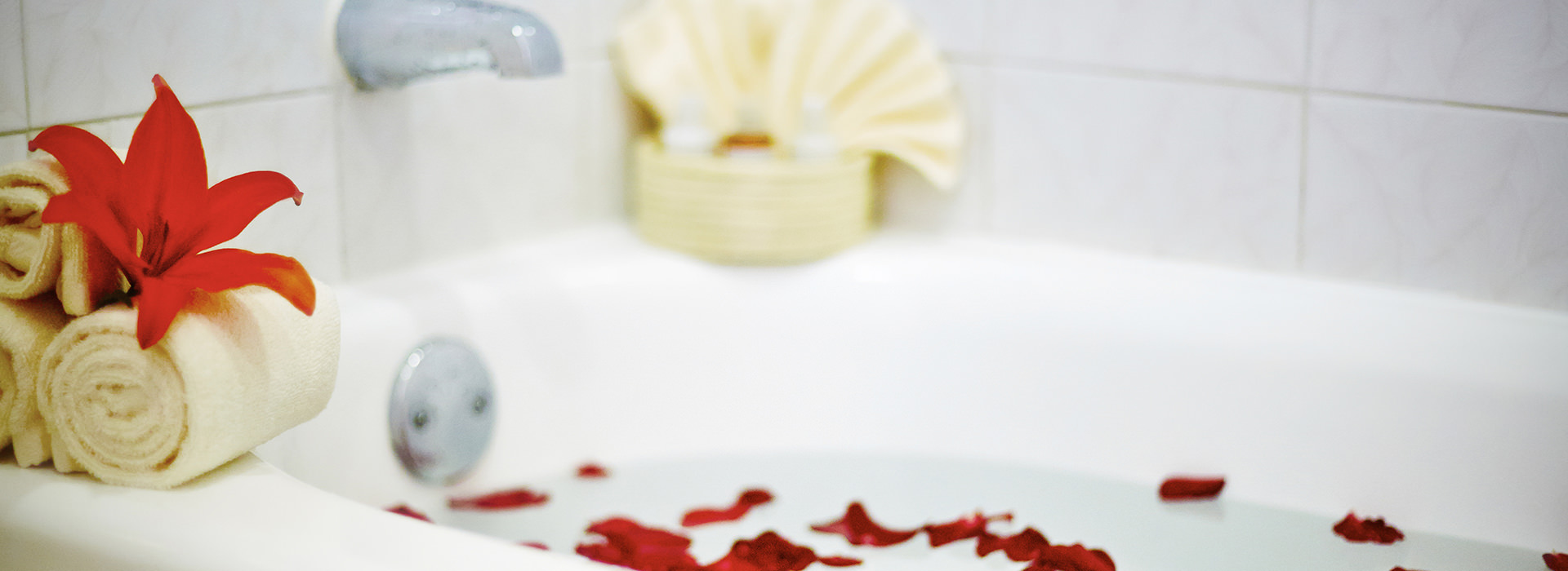 suite in Cancun with bath tub